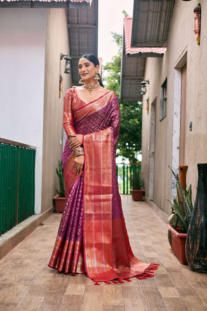 Magenta Maroon Banarasi Handloom Soft Silk Pattu Saree - PAHRAVA