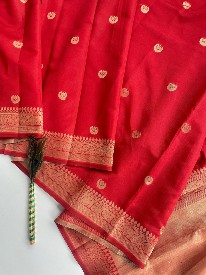 Traditional Red Premium banarasi silk saree with 18th century Chaand Buta design - PAHRAVA