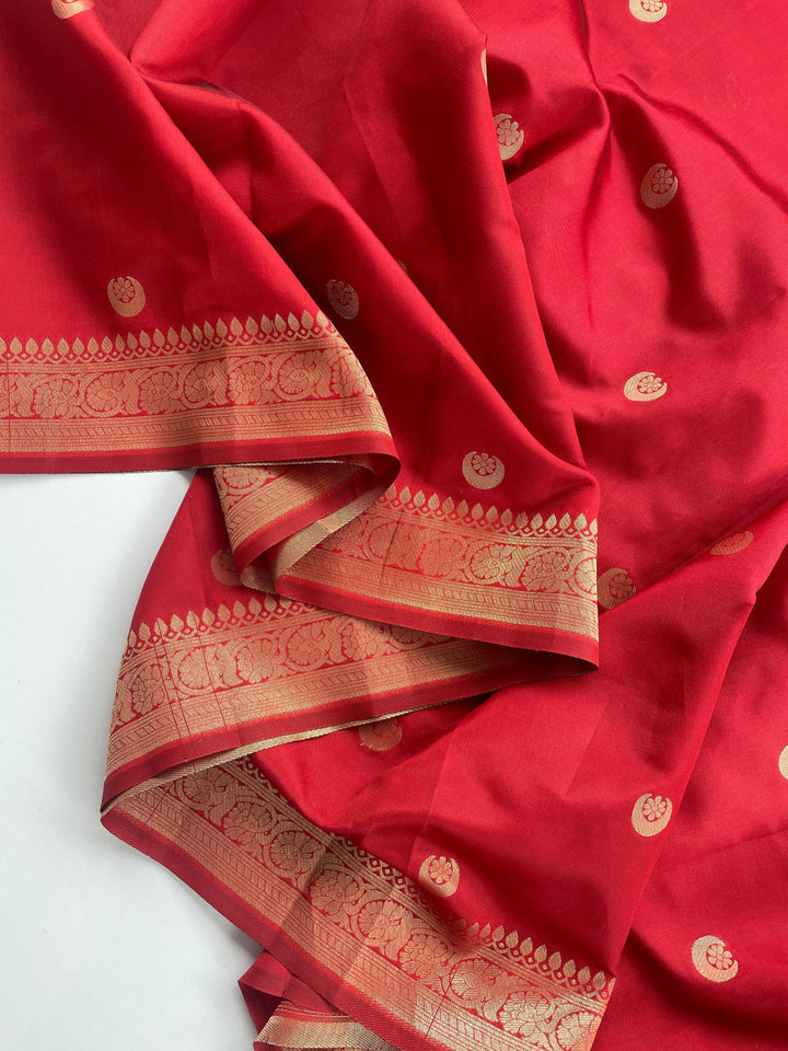 Traditional Red Premium banarasi silk saree with 18th century Chaand Buta design - PAHRAVA