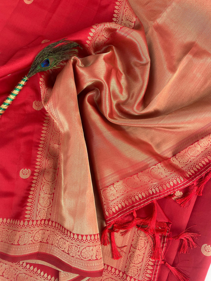 Traditional Red Premium banarasi silk saree with 18th century Chaand Buta design - PAHRAVA