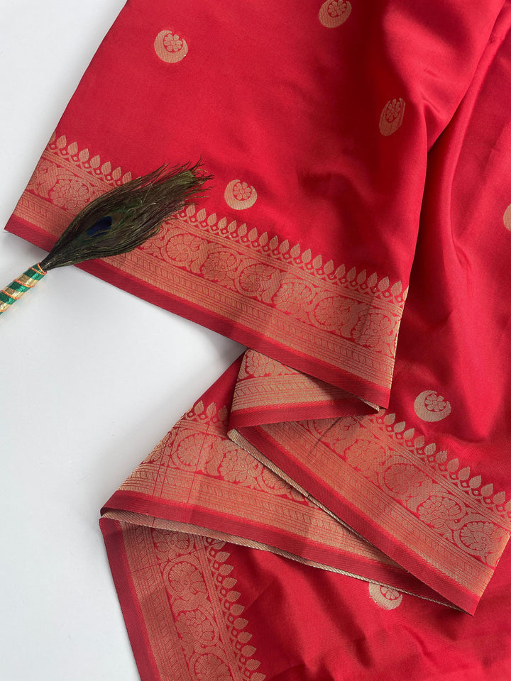 Traditional Red Premium banarasi silk saree with 18th century Chaand Buta design - PAHRAVA