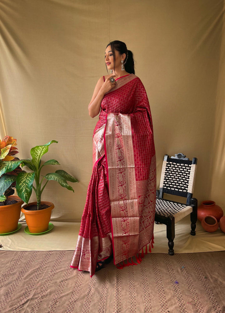 Brick Red Khicha Checks Silk Saree - PAHRAVA