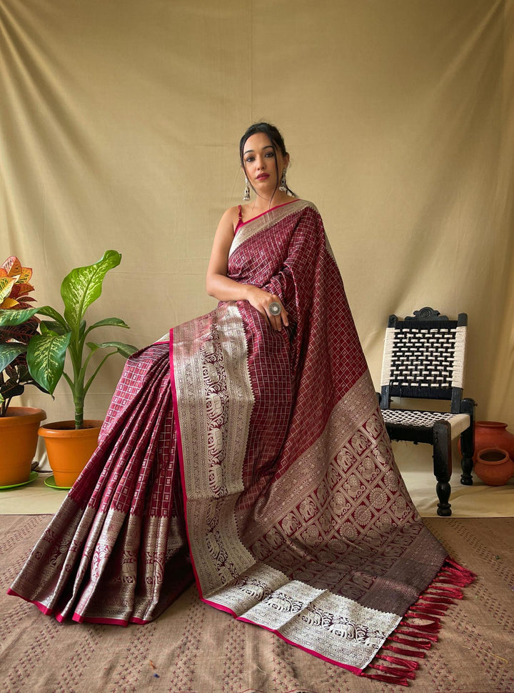 Bold Maroon Khicha Checks Silk Saree - PAHRAVA