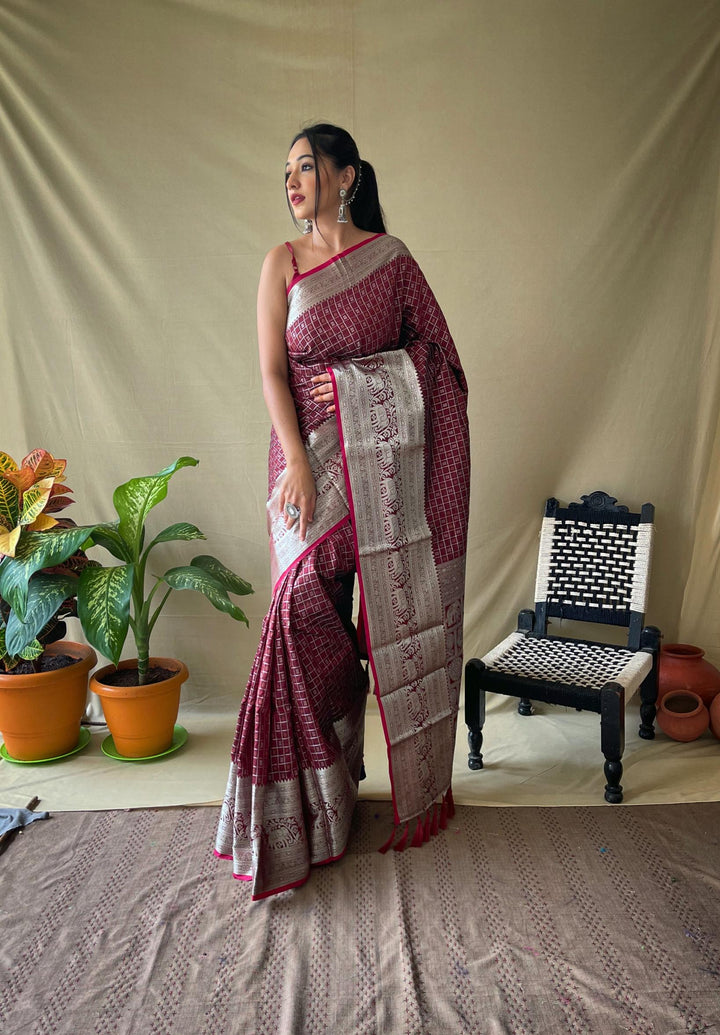 Bold Maroon Khicha Checks Silk Saree - PAHRAVA