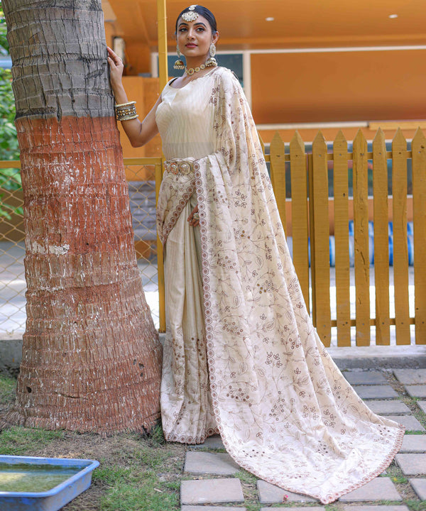 Elegant White soft silk saree - PAHRAVA