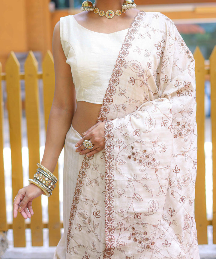 Elegant White soft silk saree - PAHRAVA